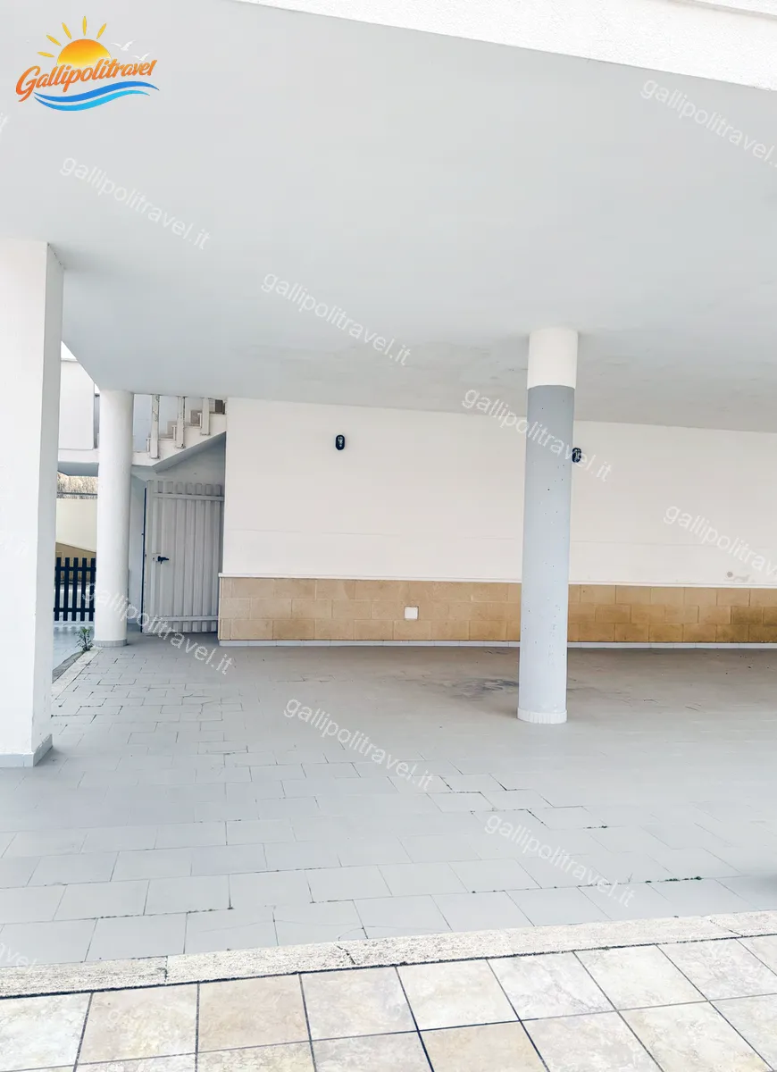 Portico con parcheggio coperto del Trilocale Mimosa a Baia Verde Gallipoli