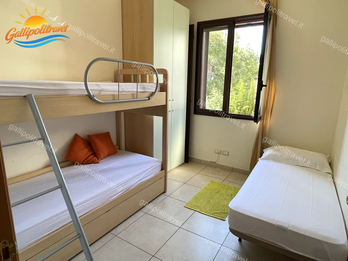 Bedroom with bunk bed of the three-room apartment Yellow, Baia Verde Gallipoli