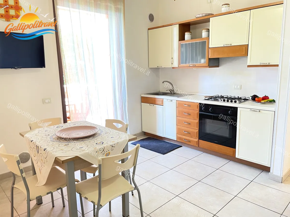 Open space kitchen with access to the balcony, three-room apartment Yellow Baia Verde Gallipoli